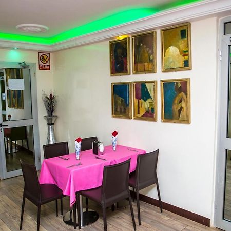 Hotel Univers 3 Aeroport Luxe Niamey Bagian luar foto