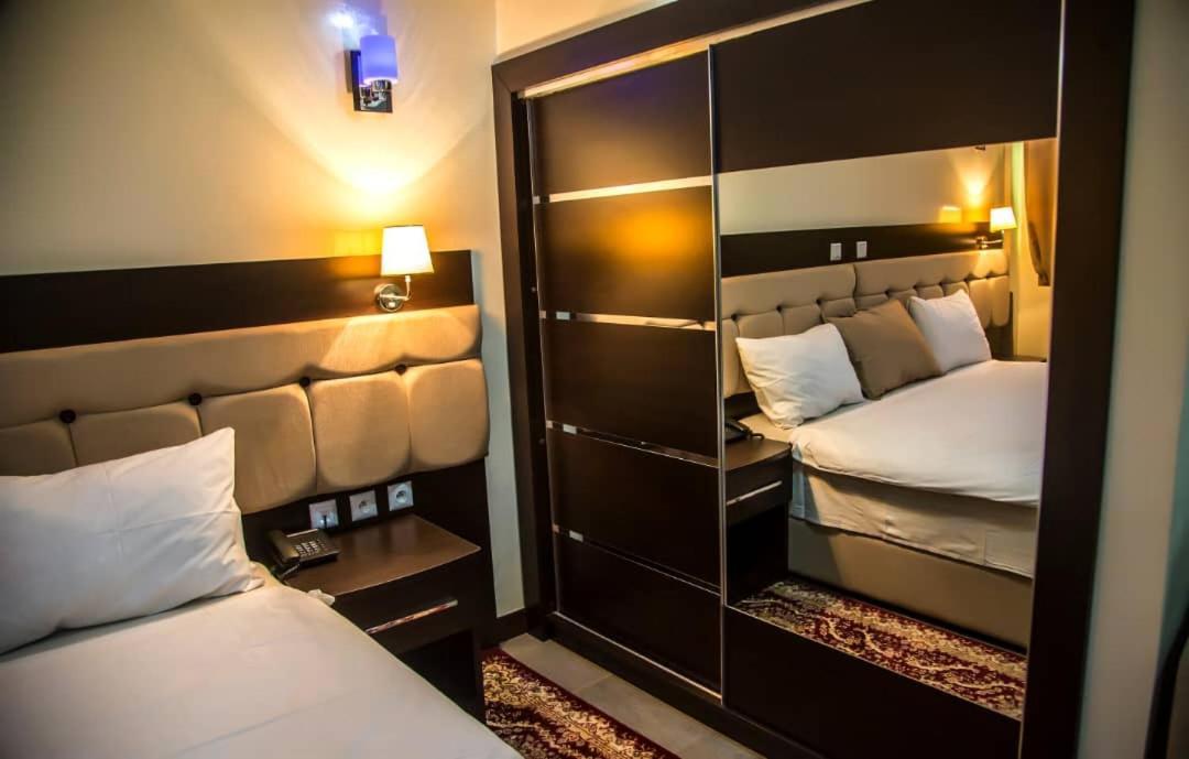Hotel Univers 3 Aeroport Luxe Niamey Bagian luar foto