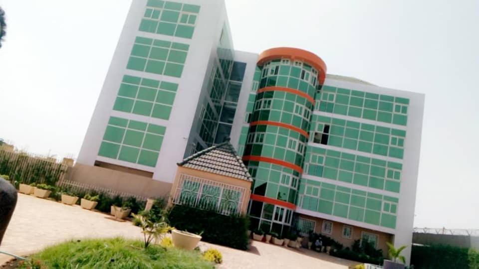 Hotel Univers 3 Aeroport Luxe Niamey Bagian luar foto