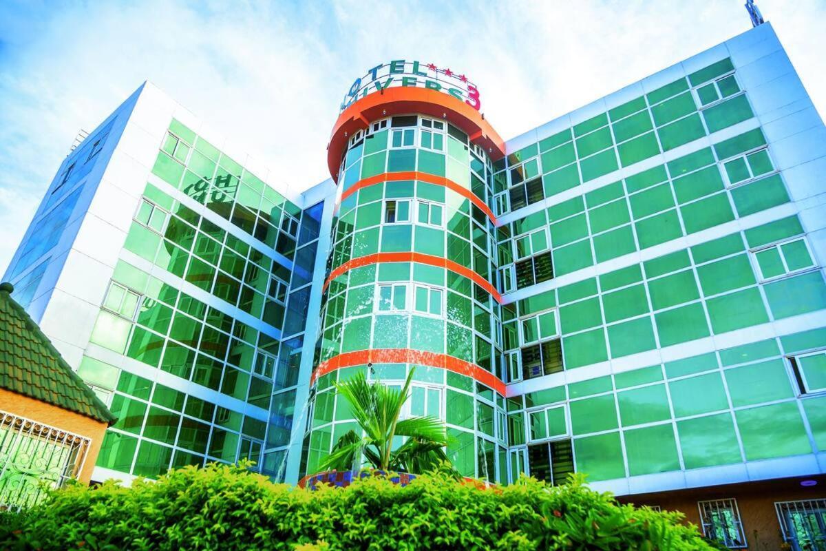 Hotel Univers 3 Aeroport Luxe Niamey Bagian luar foto