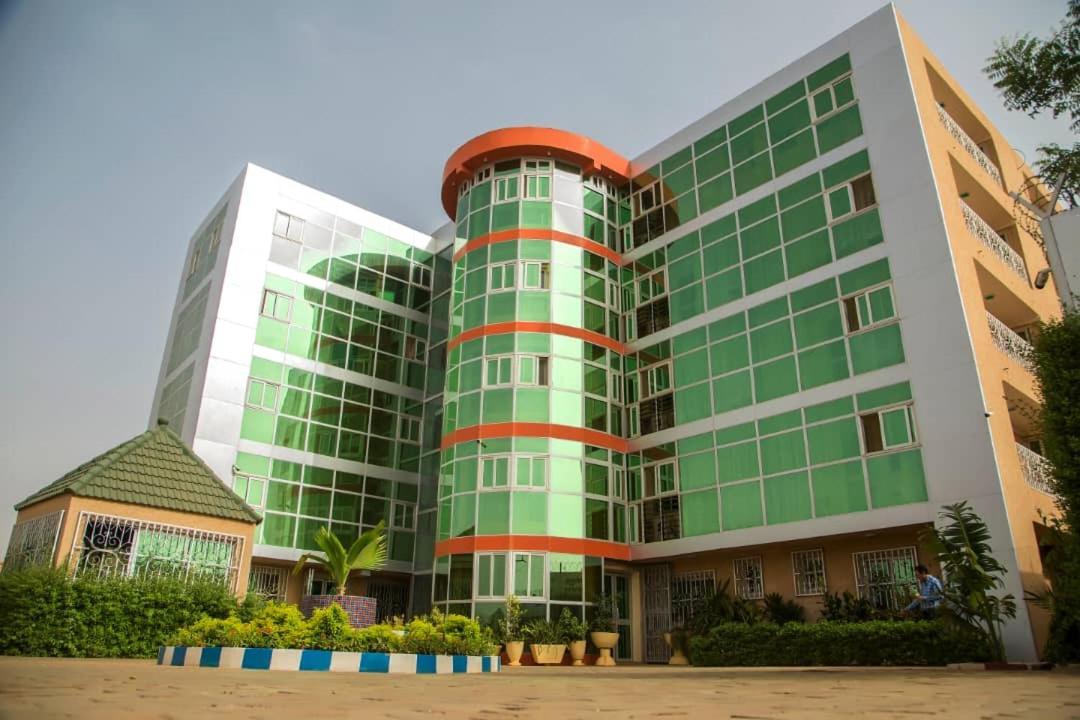 Hotel Univers 3 Aeroport Luxe Niamey Bagian luar foto