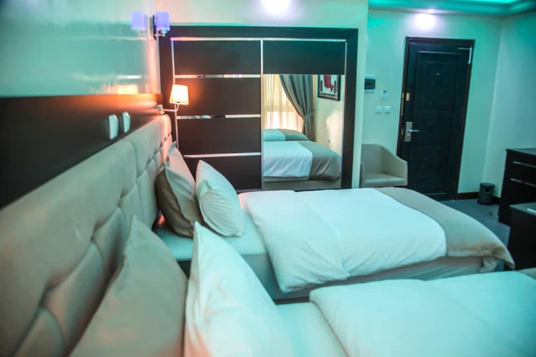 Hotel Univers 3 Aeroport Luxe Niamey Bagian luar foto