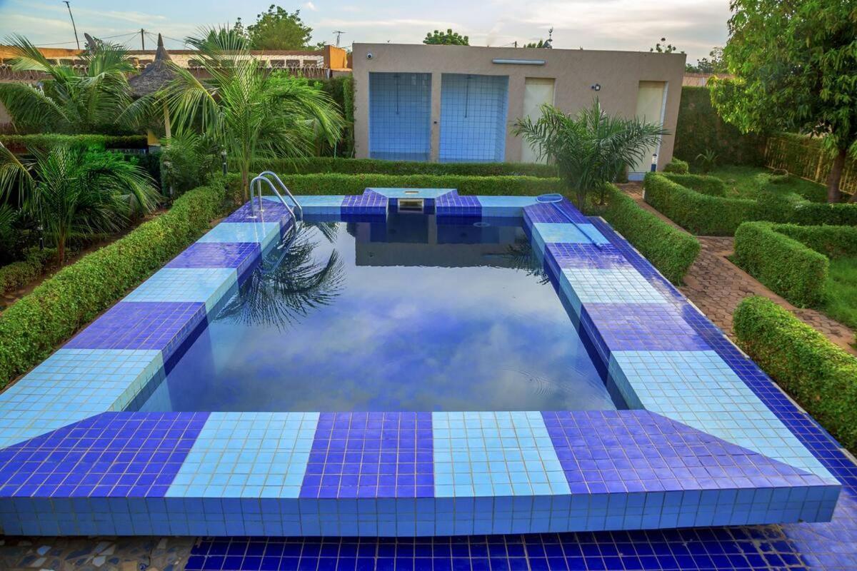 Hotel Univers 3 Aeroport Luxe Niamey Bagian luar foto